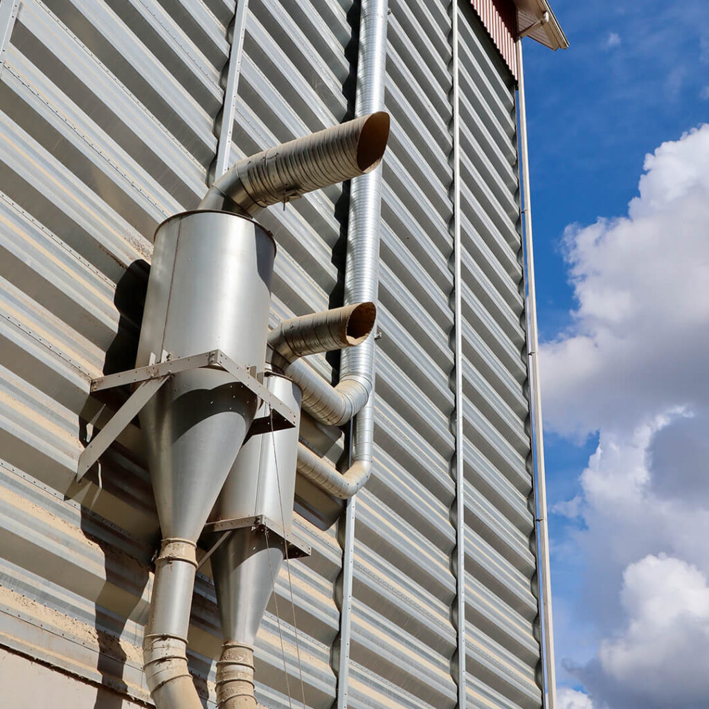 Lukkarin Maatilalla investoitiin uuteen Antti-pakettikuivaamoon ja Ultima-ohjausjärjestelmään jo vuosikymmenen vaihteessa